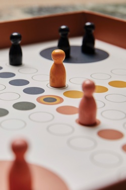 Logotrade Geschäftsgeschenke das Foto: VINGA ‚Ludo‘ – Coffee Table Game