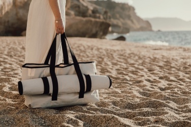 Logotrade Werbeartikel das Foto: VINGA Volonne AWARE™ Strandtasche aus recyceltem Canvas
