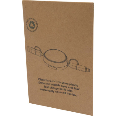Logotrade Geschäftsgeschenke das Foto: Chechia 100cm 5-in-1 Kabel aus recyceltem Kunststoff, einziehbar, für Datenübertragung und 45W Schnellladung mit Bambusdetails