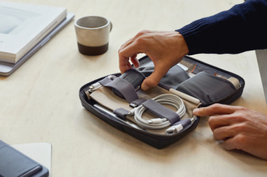 Logotrade Logogeschenke das Foto: Bellroy Tech Kit