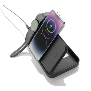 Logotrade promotional product image of: Swiss Peak RCS recycled travel case with 3 in 1 charger