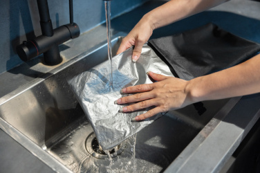 Logo trade promotional giveaways image of: Snackstrap AWARE™ RPET foldable lunchbag 30x20CM