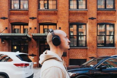 Logo trade reklaamkingituse pilt: Irvine RCS taaskasutatud ja parandatavad ANC juhtmevabad kõrvaklapid