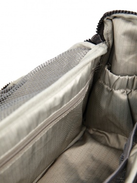 Logotrade reklaamkingituse foto: VINGA Baltimore reisi tualett-tarvete kott