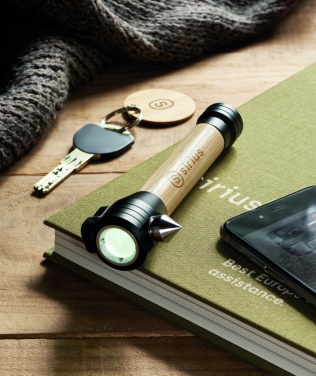 Logotrade reklaamtoote foto: 3-ühes bambusest taskulamp koos avariivasara ja turvavöölõikuriga