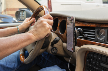 Logo trade reklaamkingitused foto: PowerCruze RCS plastikust 15W magnetiga laadija autohoidik