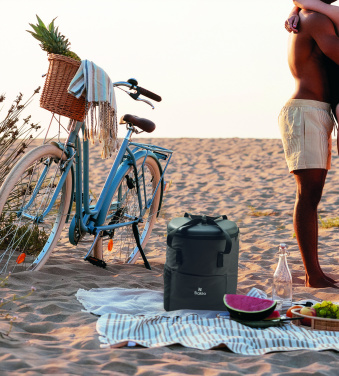 Logotrade reklaamkingituse foto: COLDI külmakott-seljakott 600D RPET-ist