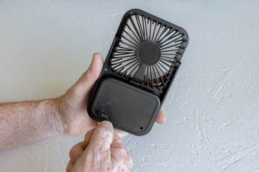 Logotrade reklaamtoote foto: Aervina RCS taaskasutatud plastist laetav lauaventilaator