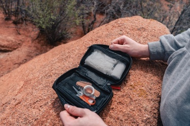 Logo trade liikelahja mainoslahja tuotekuva: Ensiapusetti RCS nubuck PU-materiaalista