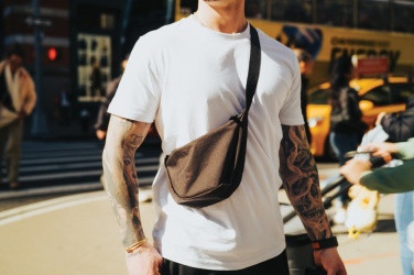 Logotrade mainoslahjat ja liikelahjat tuotekuva: Crescent AWARE™ RPET puolikuun muotoinen crossbody -laukku