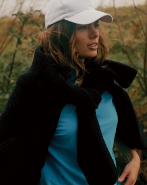 Logotrade mainostuotet kuva: Iqoniq Diran teddyfleecetakki kierrätetystä polyesteristä