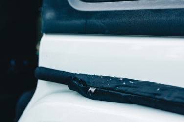 Logotrade Ideja dāvanas foto: Swiss Peak Aware™ īpaši viegls manuāls 25” alumīnija lietussargs