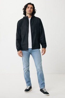 Logotrade biznesa dāvanas foto: Iqoniq Logan otrreizēji pārstrādāta poliestera viegla jaka