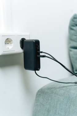 Logotrade ziemassvētku dāvanas foto: Urban Vitamin Eureka hibrīds GANcharger 10000mah powerbank65W