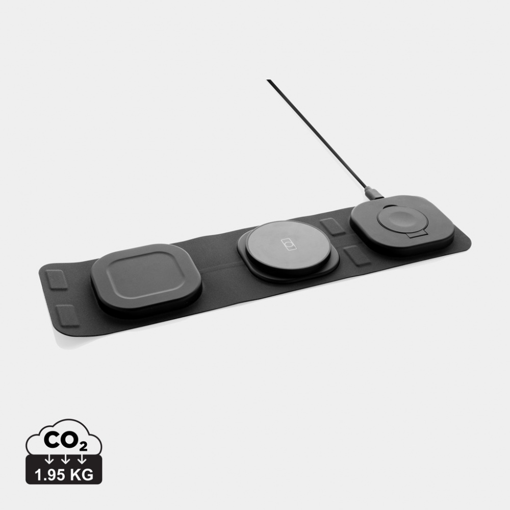 Логотрейд бизнес-подарки картинка: Swiss Peak RCS rplastic 3-в-1 беспроводное дорожное зарядное устройство мощностью 15 Вт