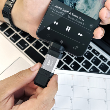 Лого трейд pекламные подарки фото: Флешка Silicon Power Mobile - C51 3.2, 64 ГБ