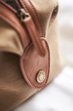 Logotrade presentreklam bild: VINGA Sloane necessär RCS återvunnen polyester