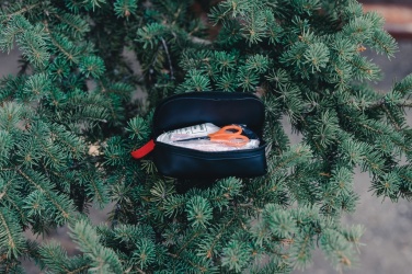 Logotrade profilprodukter bild: Postbart första hjälpen-set i RCS återvunnen nubuck PU