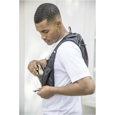 Logotrade profilreklam bild: Nomad löparväst med vätskepaket av GRS-återvunnet material 5 l