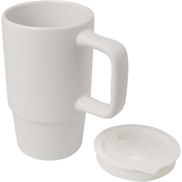 Logotrade profilreklam bild: Carter 450 ml keramisk mugg med plastlock