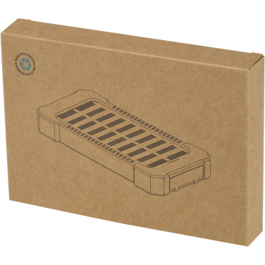 Logotrade profilprodukter bild: Altair 5 000 mAh 10 W robust solcellsbank av återvunnen plast med inbyggd ficklampa